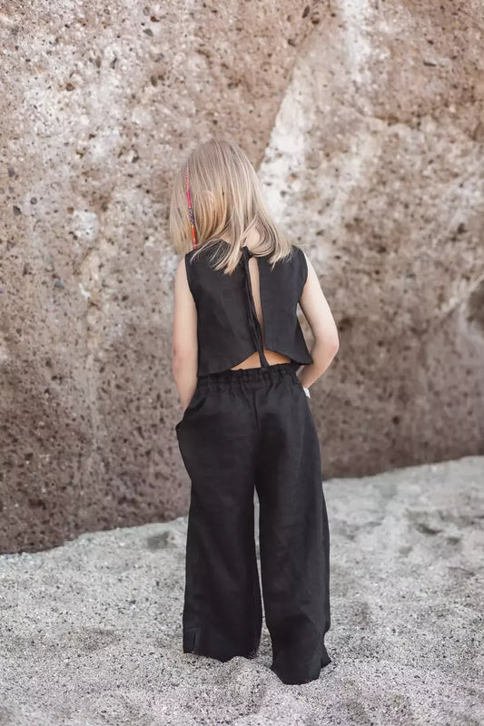 Sofa Killer baltos spalvos vaikiškas lininis kostiumėlis su kelnėmis