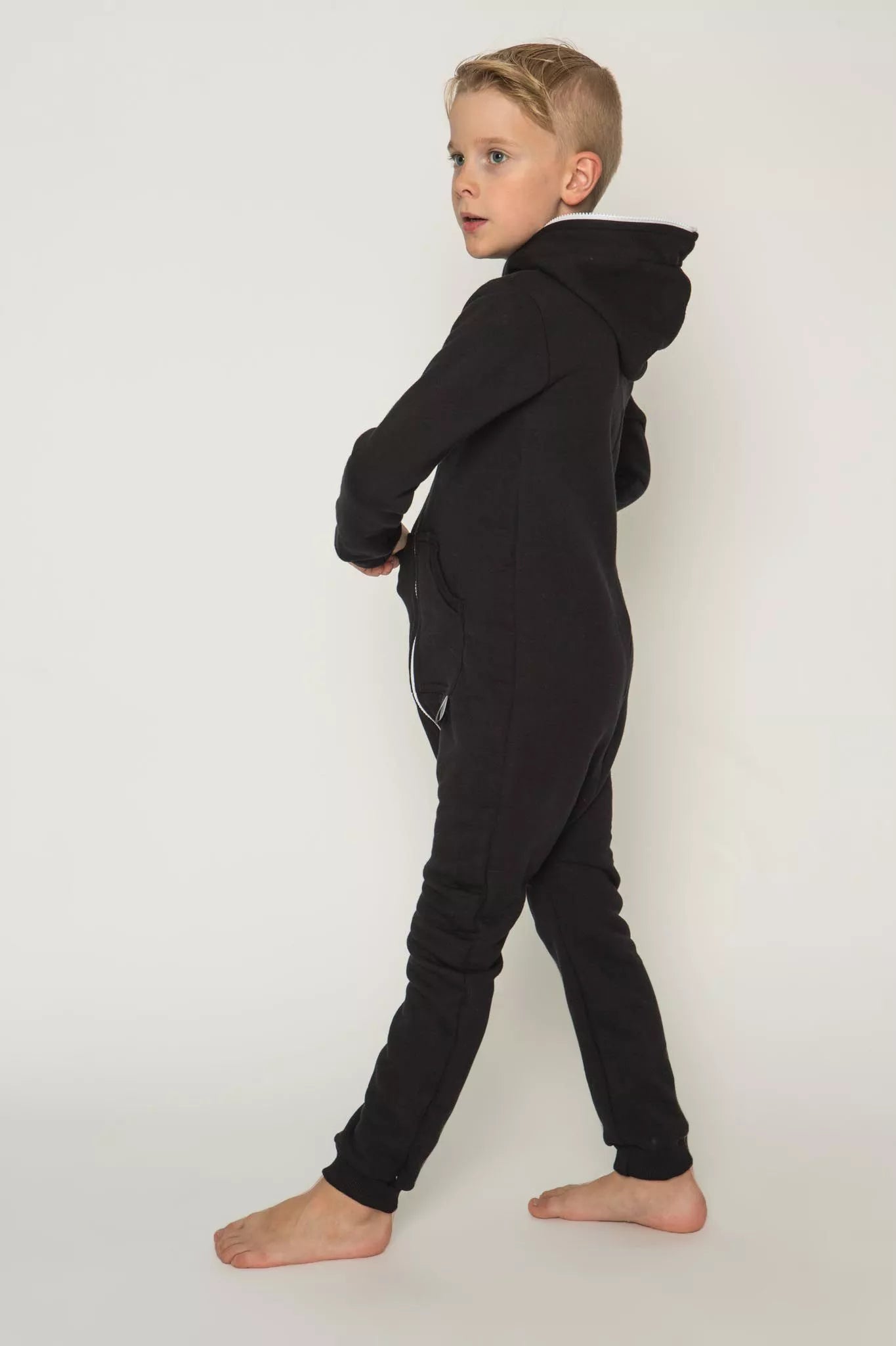 Sofa Killer juodas vaikiškas kombinezonas su juodais rankogaliais