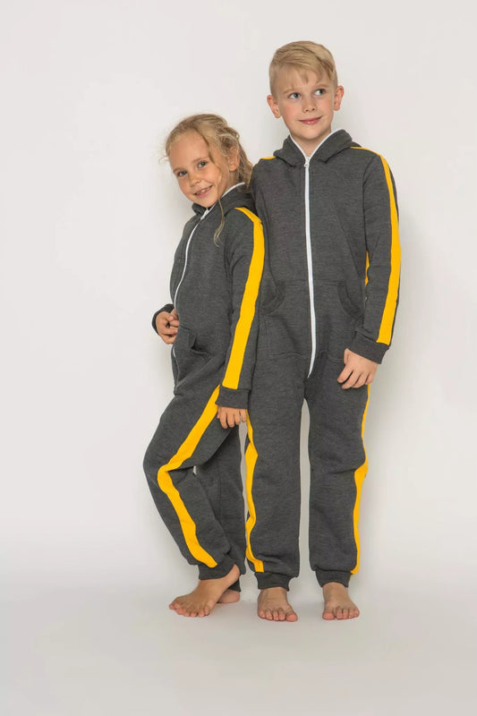 Sofa Killer grafito spalvos vaikiškas kombinezonas su geltonom vertikaliom juostom