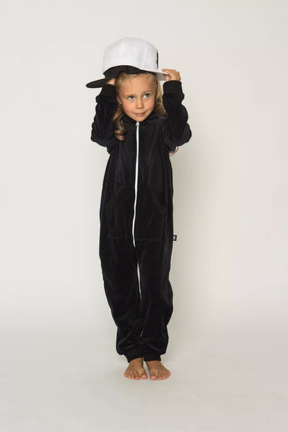 Sofa Killer juodas vaikiškas veliūrinis kombinezonas