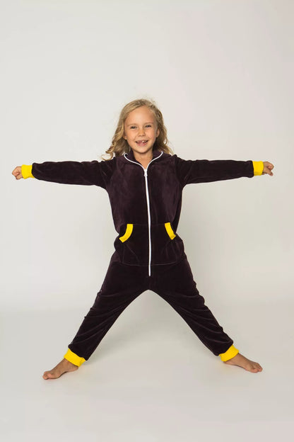Sofa Killer baklažano spalvos vaikiškas veliūrinis kombinezonas