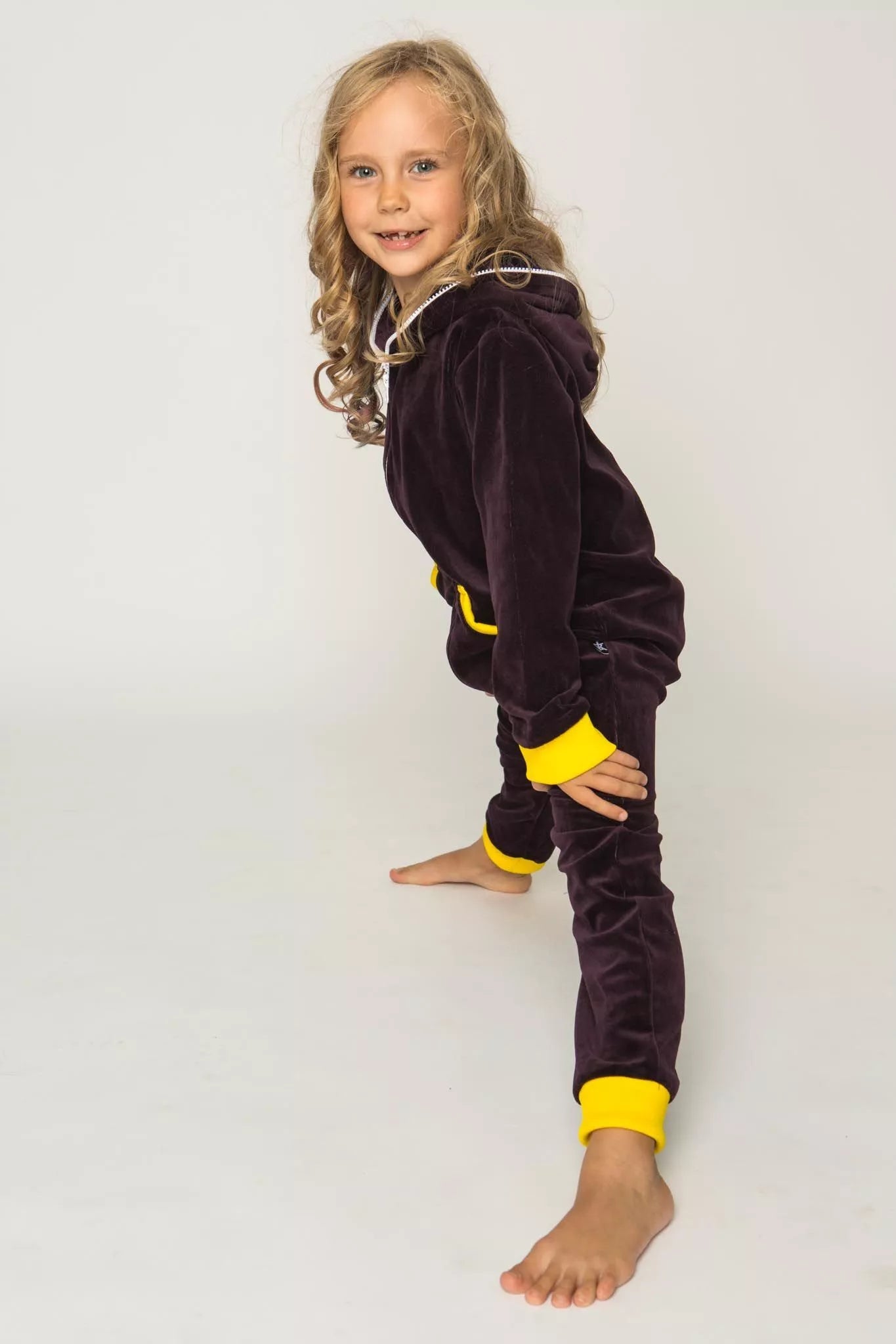 Sofa Killer baklažano spalvos vaikiškas veliūrinis kombinezonas