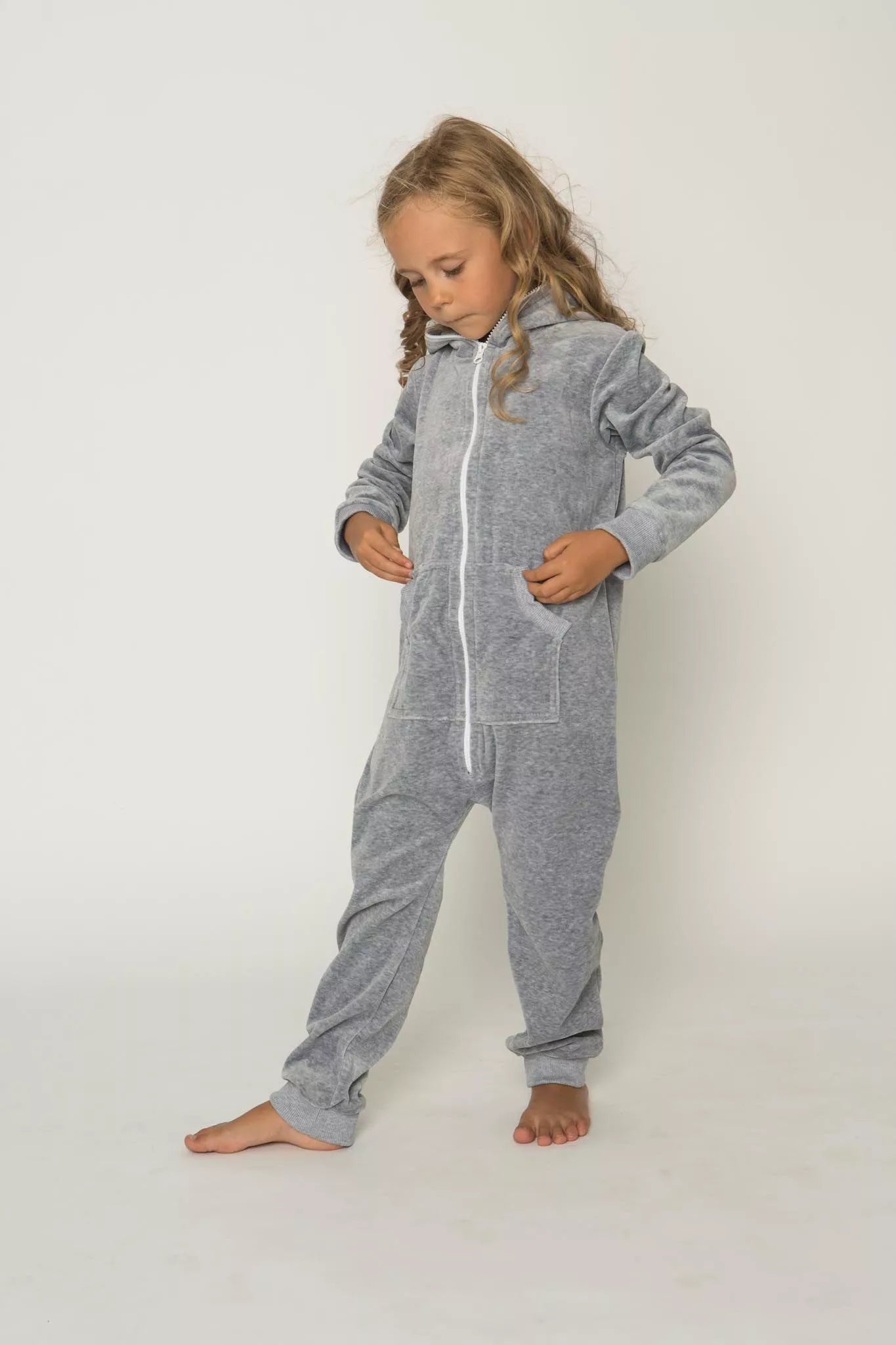 Sofa Killer šviesiai pilkas vaikiškas veliūrinis kombinezonas