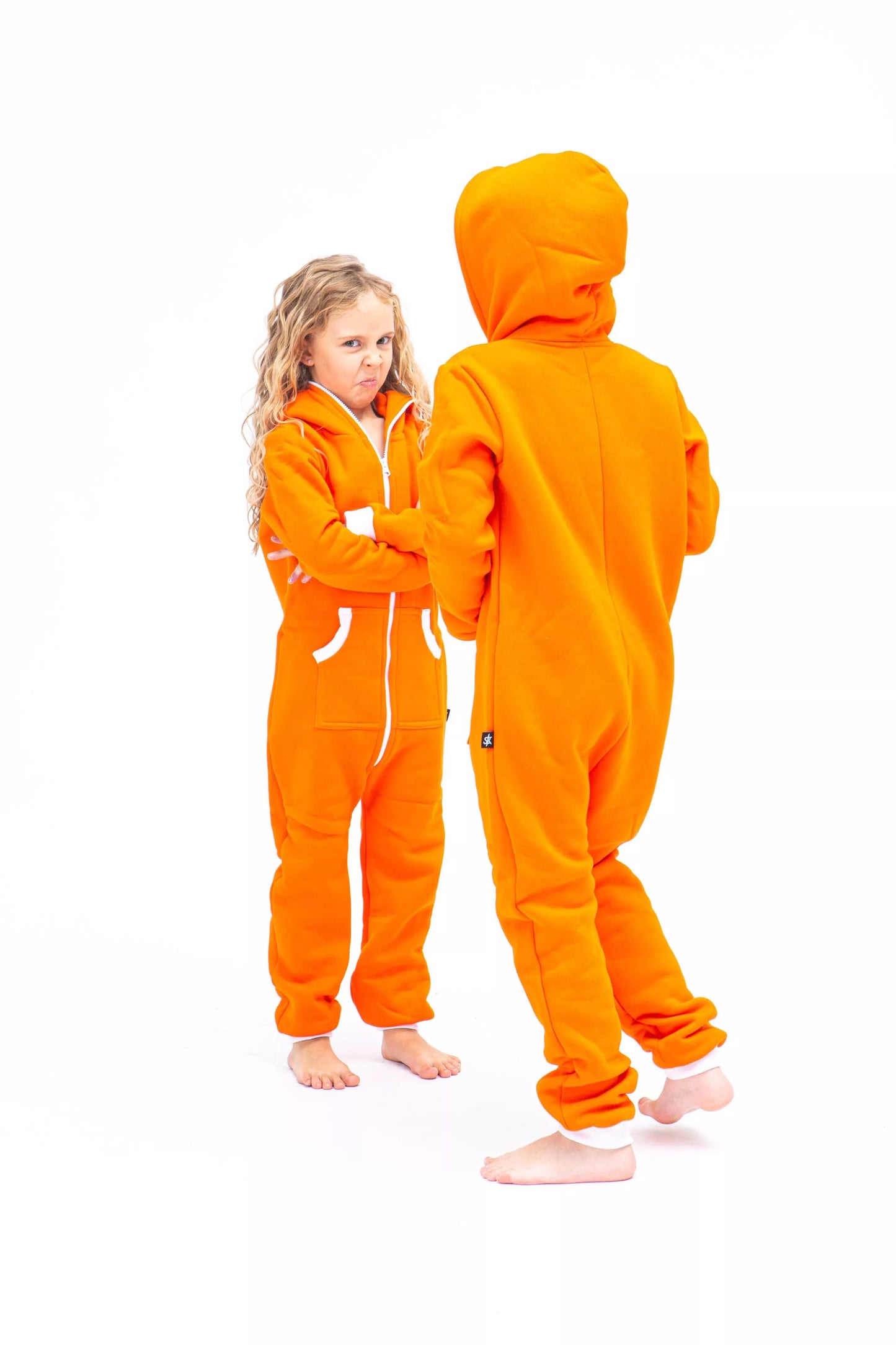 Sofa Killer oranžinis vaikiškas kombinezonas