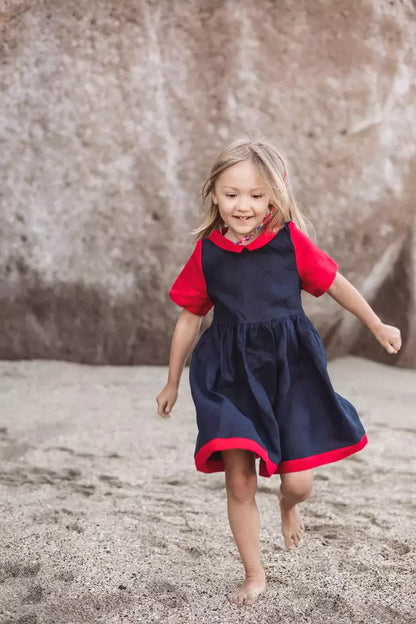 Sofa Killer tamsiai mėlynos ir raudonos spalvos vaikiška lininė suknelė