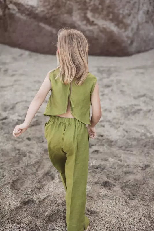 Sofa Killer samanų spalvos vaikiškas lininis kostiumėlis su kelnėmis