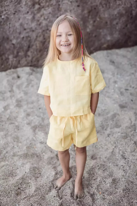 Sofa Killer citrinos spalvos vaikiškas lininis kostiumėlis su šortais